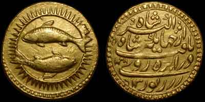 Jahangir zodiac gold coin, zodiac mohur. Obverse: Fish, PISCES. Two fish each with three fins leaping, the upper one facing left, the lower one facing right, surrounded by solar rays. Reverse: Persian legend, AH year 1028, reganal year 13, Agra mint.