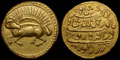 Jahangir zodiac gold coin, zodiac mohur. Obverse: Ram, ARIES. Ram charging left facing backwards, sun in background. Reverse: Persian legend, regnal year 16, AH year 1030, Agra mint.